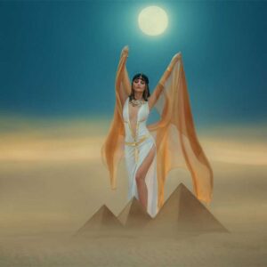 femme-egyptienne-pyramide